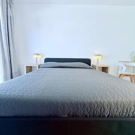Apartment Victoria Beachfront 1, Location Americas